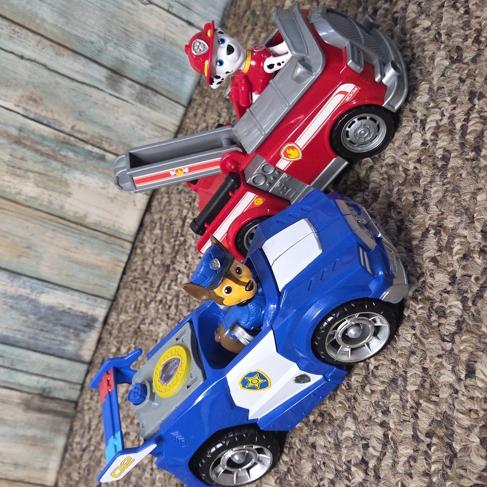 Paw Patrol Chase Deluxe Transforming Police Car & Marshalls Firetruck +2 Figures